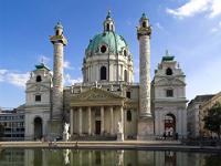 Karlskirche mit Spiegelung